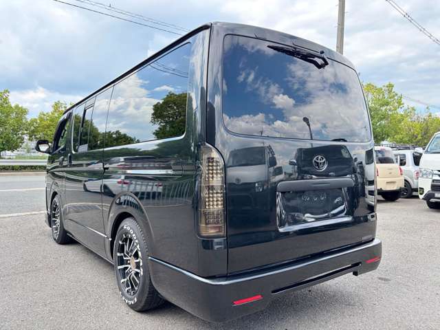 Toyota Hiace Van 9