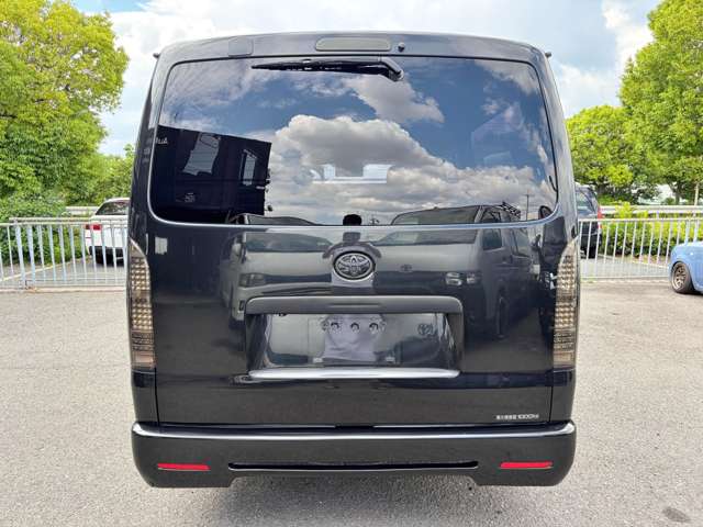 Toyota Hiace Van 10