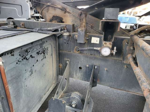 Isuzu Giga 12