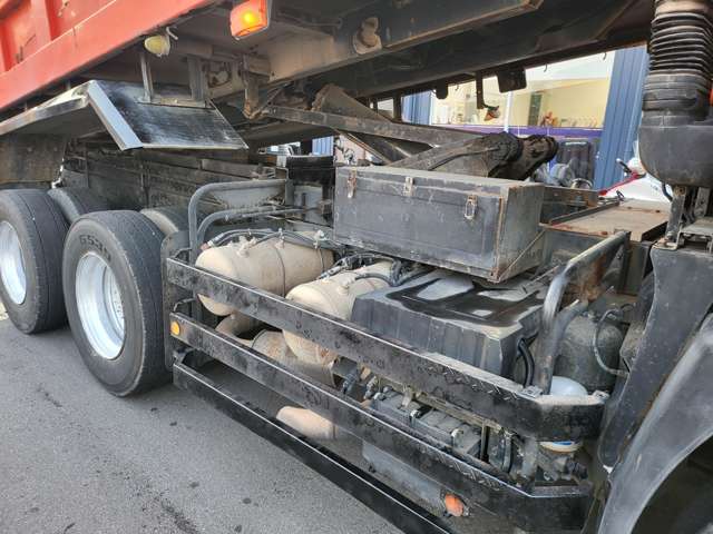 Isuzu Giga 9
