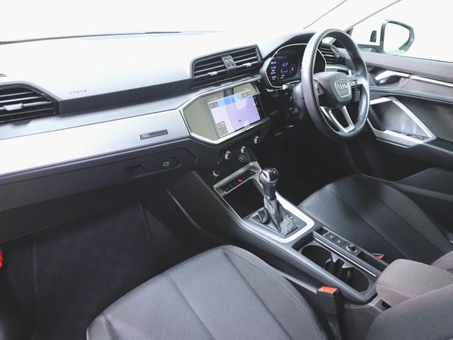 Audi Q3 11