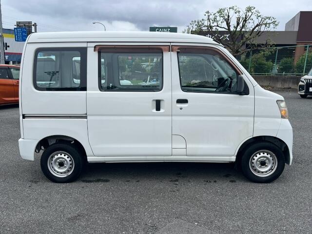 Daihatsu Hijet Cargo 8