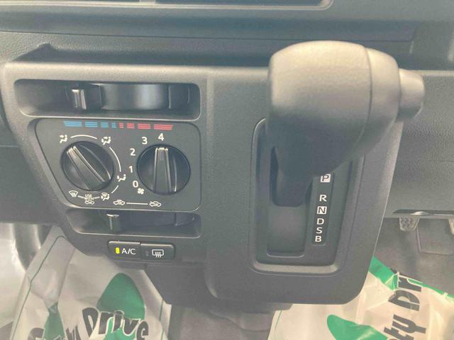 Daihatsu Hijet Cargo 11