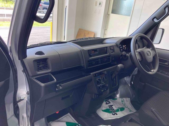 Daihatsu Hijet Cargo 12