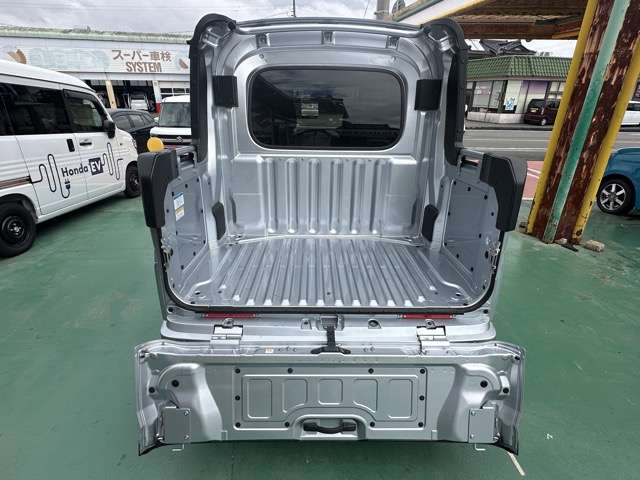 Daihatsu Hijet Deck Van 11