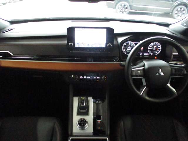Mitsubishi Outlander 2