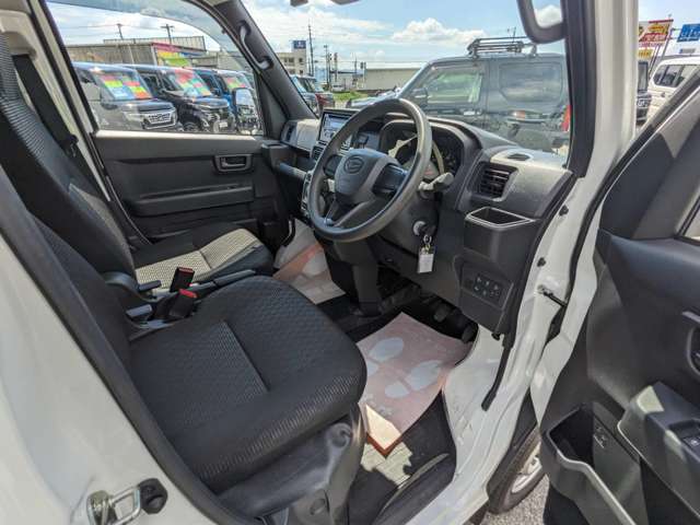 Daihatsu Hijet Cargo 12