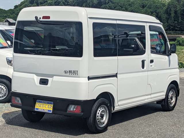 Daihatsu Hijet Cargo 6