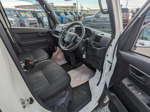 Daihatsu Hijet Cargo 12
