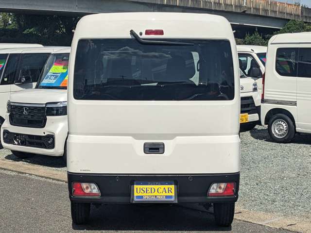 Daihatsu Hijet Cargo 7