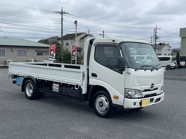 Hino Dutro 3