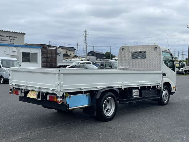 Hino Dutro 5