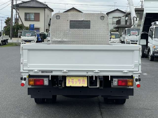 Hino Dutro 6