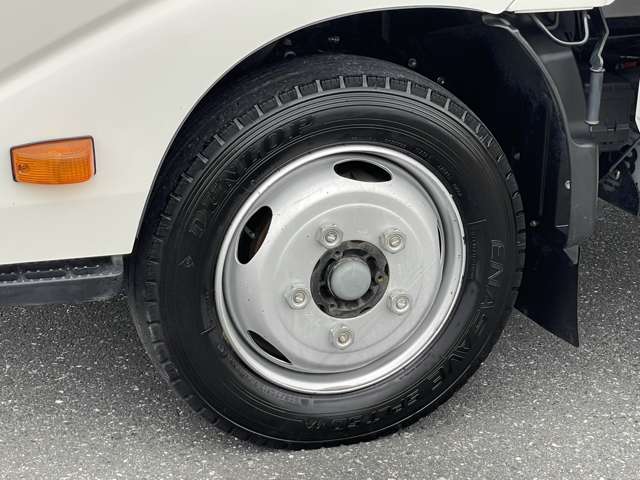 Hino Dutro 9