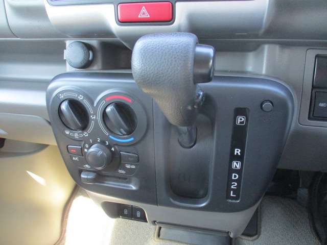 Mitsubishi Minicab Van 11