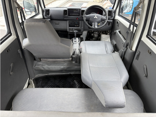 Mitsubishi Minicab Van 6