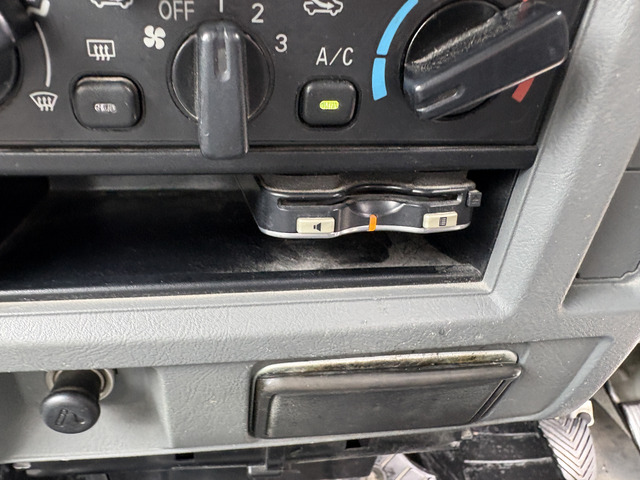 Mitsubishi Minicab Van 8