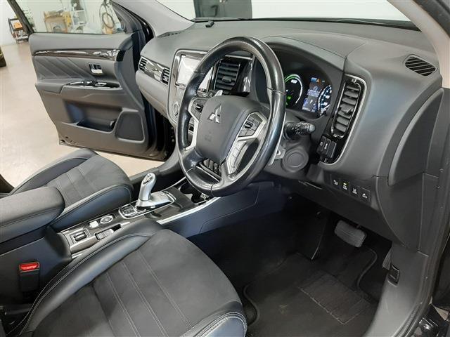 Mitsubishi Outlander PHEV 11