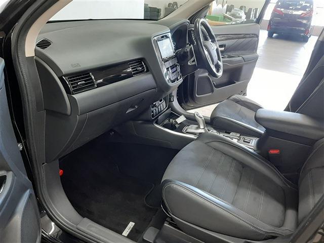 Mitsubishi Outlander PHEV 12