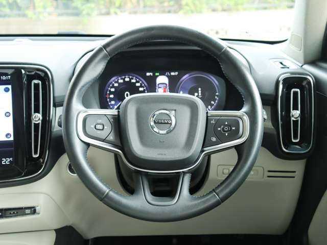Volvo XC40 12