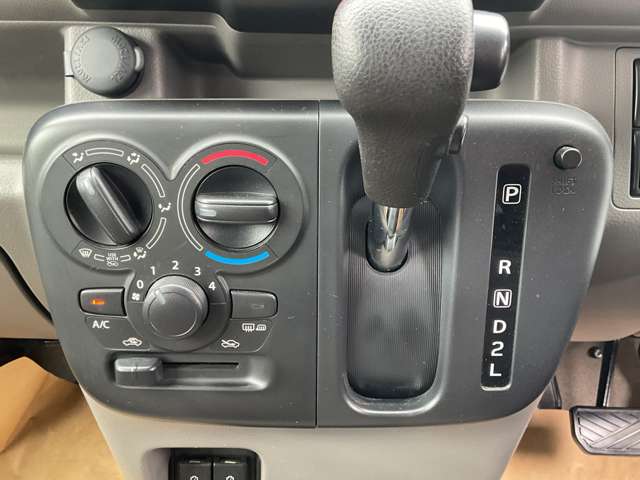 Nissan NV100 Clipper 9