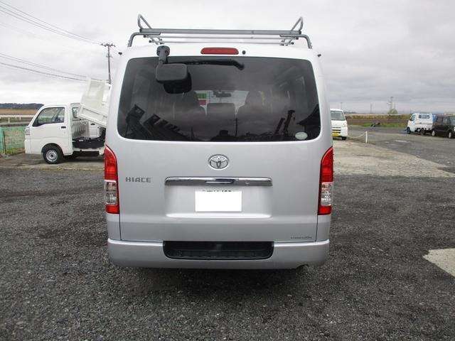 Toyota Hiace Van 4