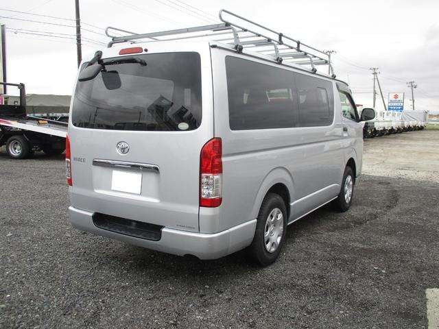 Toyota Hiace Van 5