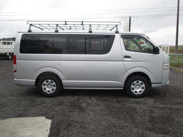 Toyota Hiace Van 6