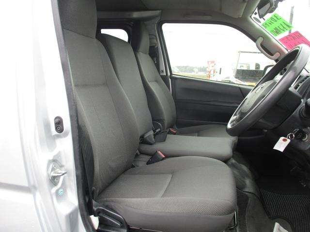 Toyota Hiace Van 7
