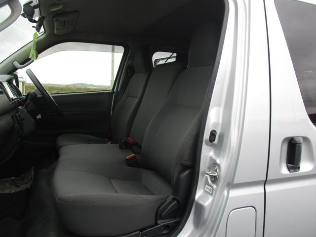 Toyota Hiace Van 9