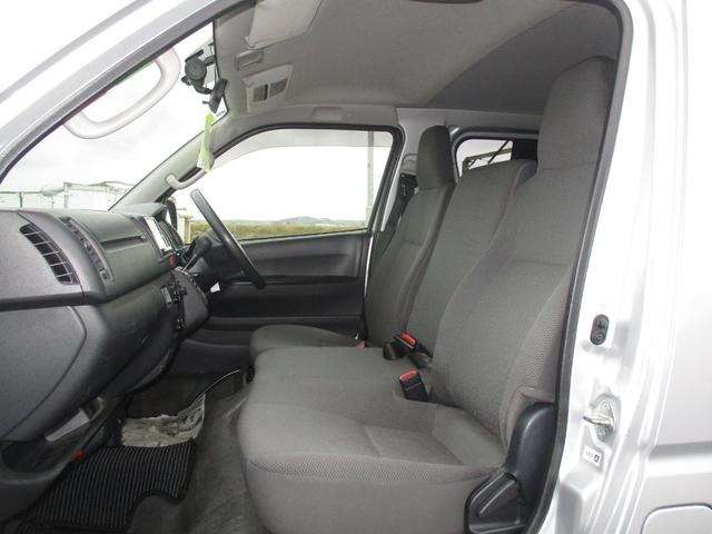 Toyota Hiace Van 10
