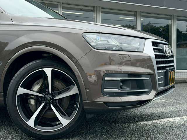 Audi Q7 6