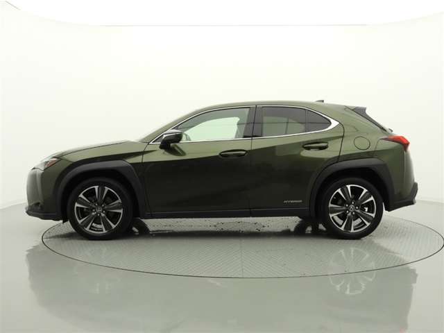 Lexus UX 8