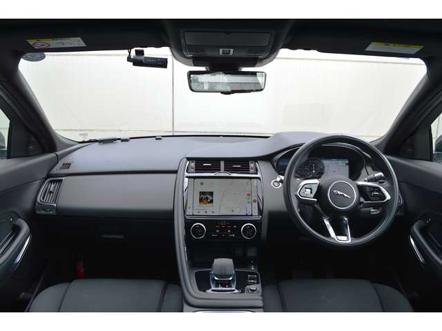 Jaguar E-Pace 9