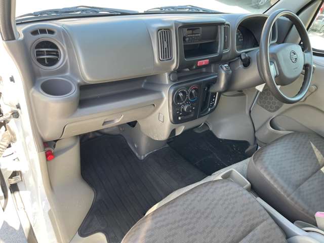 Nissan NV100 Clipper 13