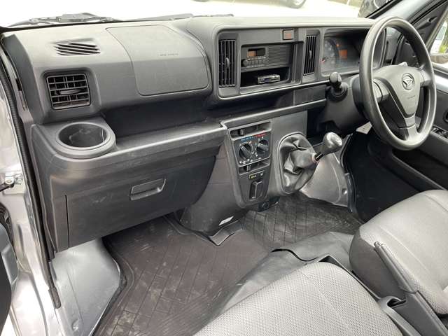 Daihatsu Hijet Cargo 12