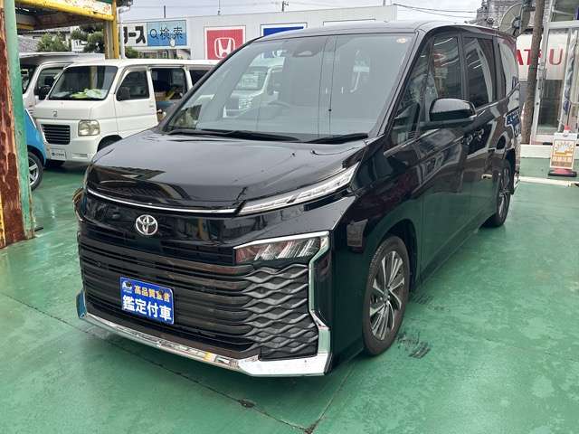 Toyota Voxy 3