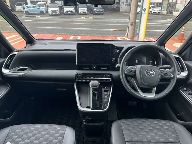 Toyota Voxy 8