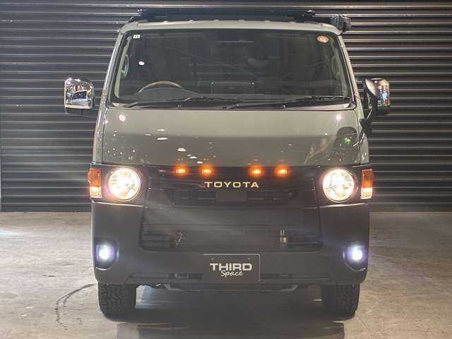 Toyota Hiace Van 2
