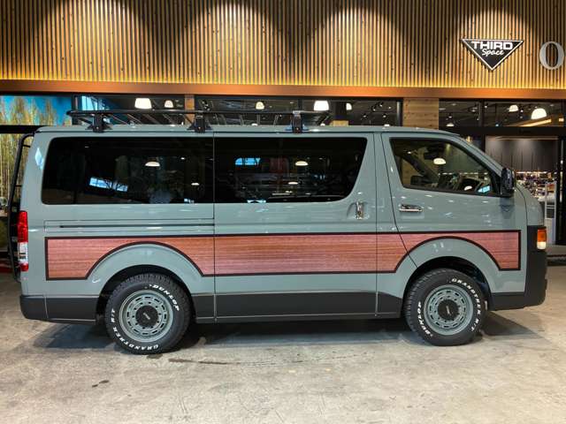 Toyota Hiace Van 4