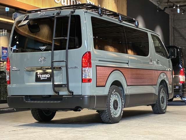 Toyota Hiace Van 5