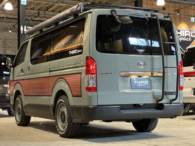 Toyota Hiace Van 7