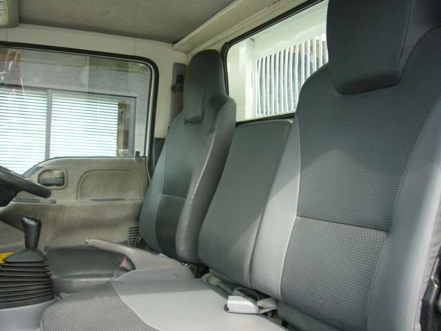 Isuzu Elf 6