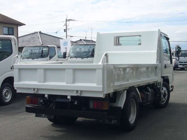 Isuzu Elf 7