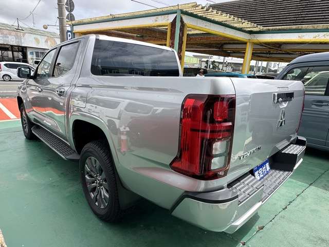 Mitsubishi Triton 4