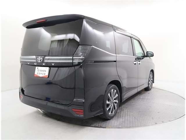 Toyota Voxy 6
