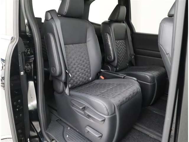 Toyota Voxy 8