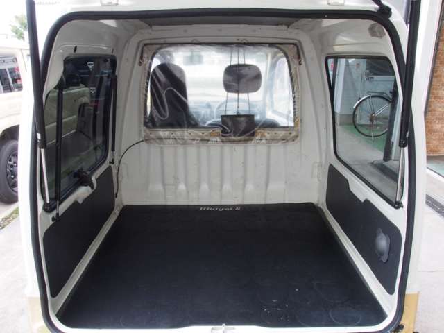 Daihatsu Midget II 12