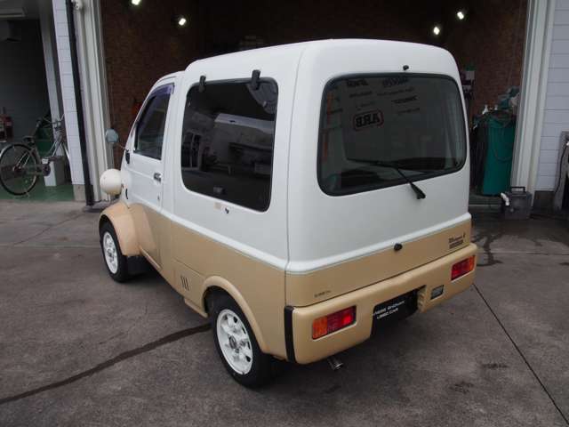 Daihatsu Midget II 4