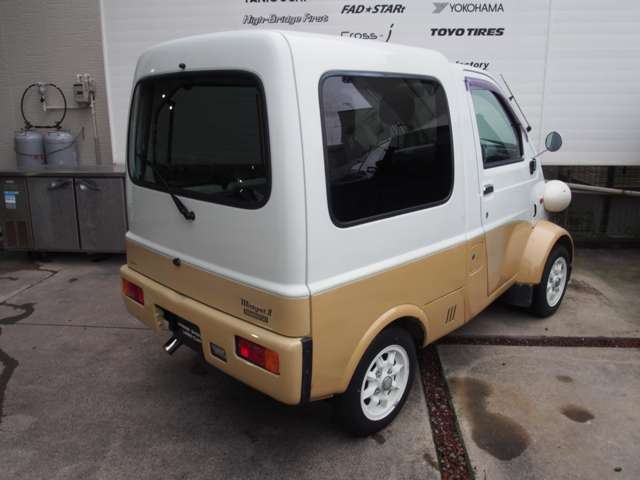 Daihatsu Midget II 6